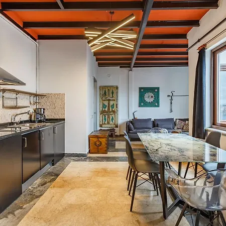 Apartment 1 Bedroom Dublex With Amazing View *