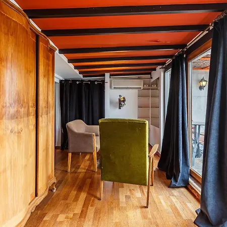 1 Bedroom Dublex With Amazing View *